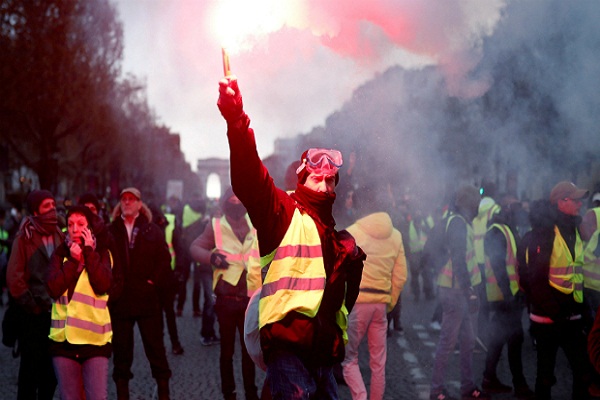 Más de 100 detenidos en nueva jornada de protesta en Francia