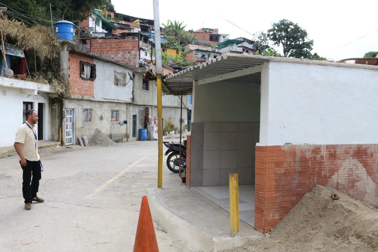 Alcaldía de Carrizal construye cuartos de desechos