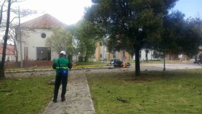 Ocho muertos por explosión de carro bomba en Bogotá