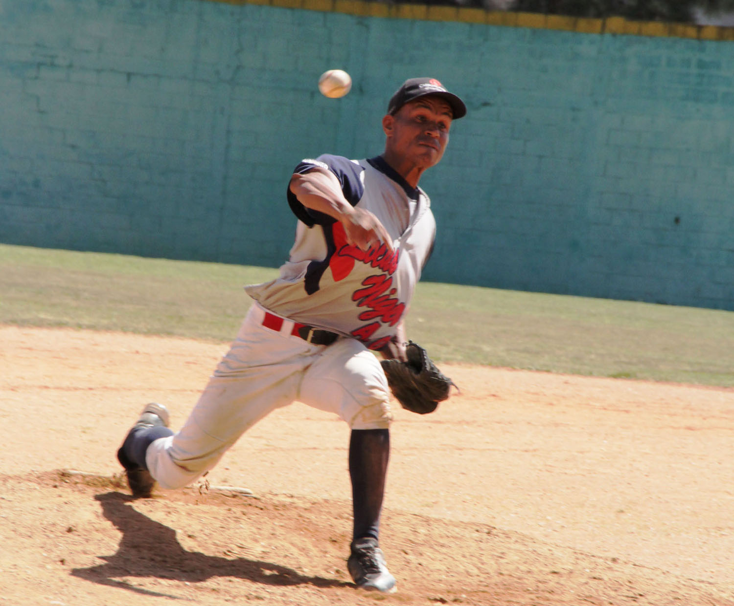 Alí Oliveros enyesó a jugadores de tres clubes para triunfar