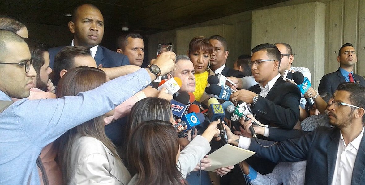 Fiscal solicitó al TSJ prohibición de salida del país a Juan Guaidó