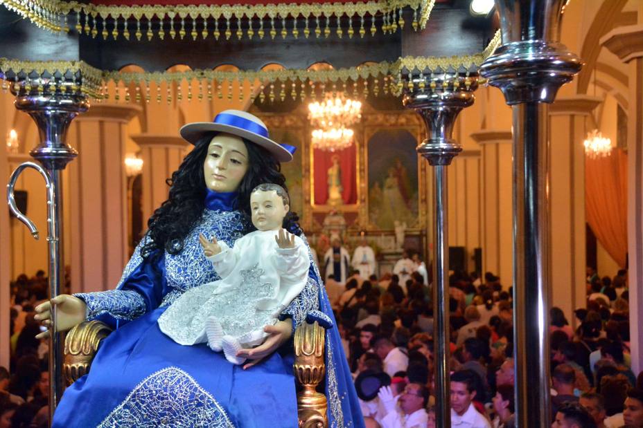 Devotos visitan a la Divina Pastora a pocos días de la procesión