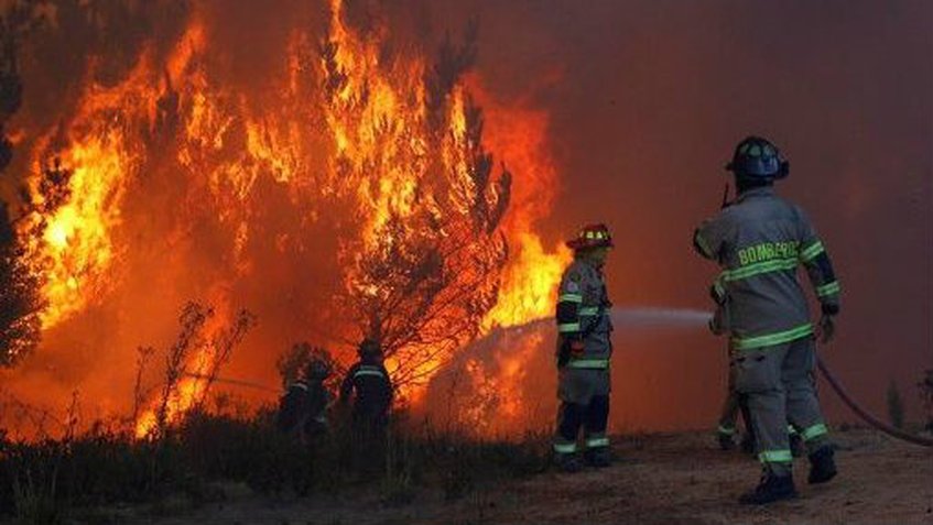 Dos muertos por incendio forestal en Chile
