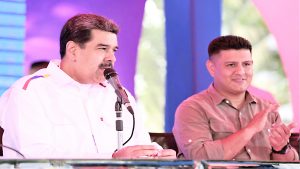 1 nicolas-maduro-participa-en-la-marcha-de-la-juventud-17580