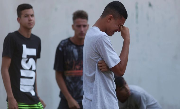 Luto en Rio por muerte de juveniles del Flamengo en un incendio