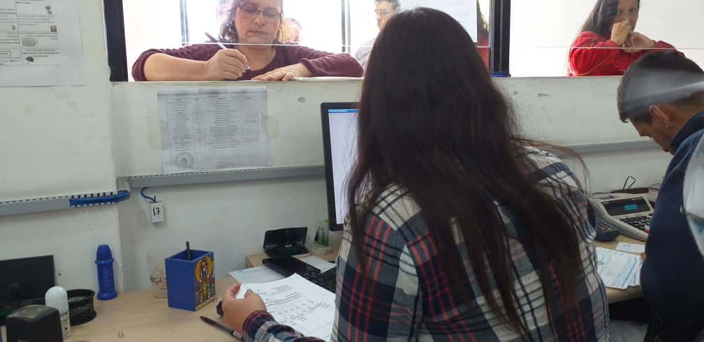 Instan comerciantes a denunciar cobros excesivos de tributos