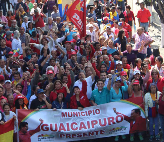 Chavistas marchan por el 4-F