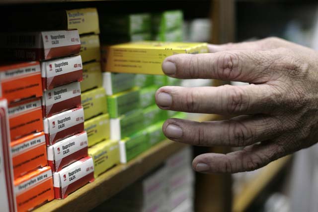 Farmacias se abastecen a medias