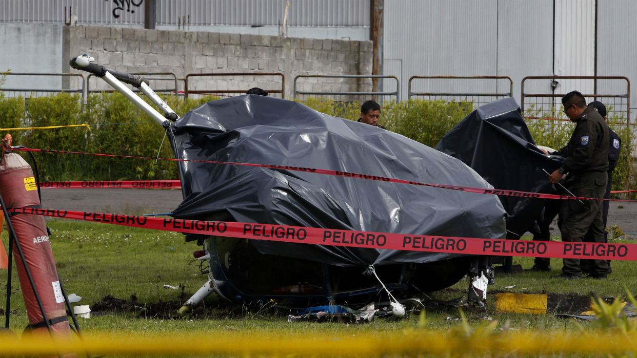 Cuatro policías sobreviven a caída de helicóptero en Ecuador