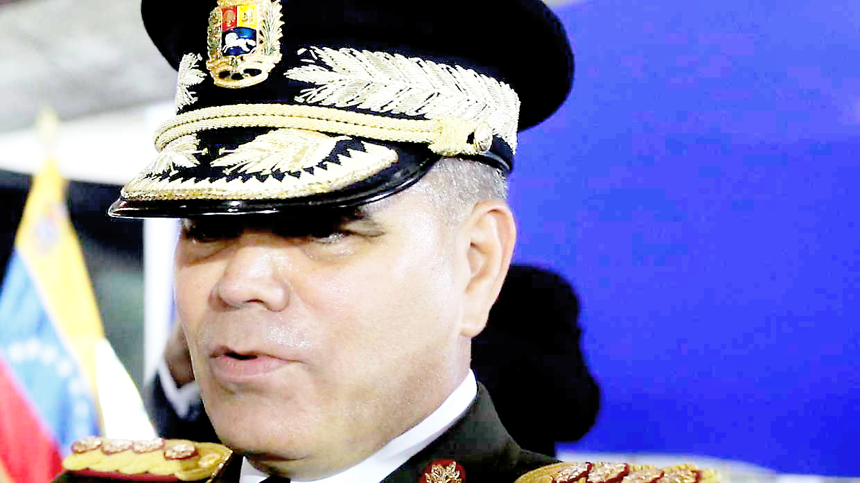 Padrino López entregó condecoraciones a personal militar
