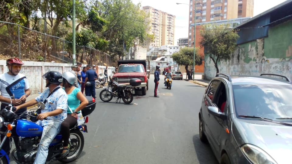 Tres heridos deja colisión en la Bolívar