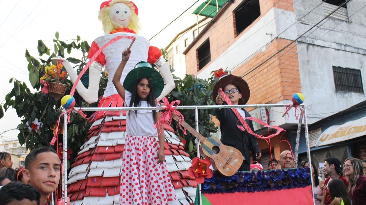 Fantasías y disfraces  originales invaden Carrizal