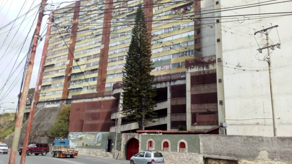 En Río Arriba alumbran  los pasillos con linternas
