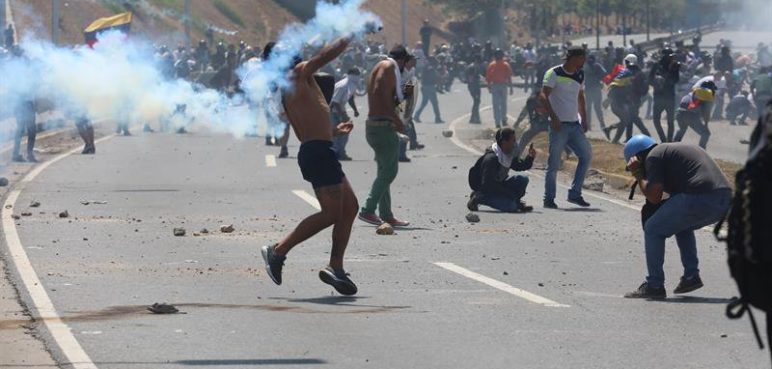 Al menos 69 heridos en protestas de Caracas