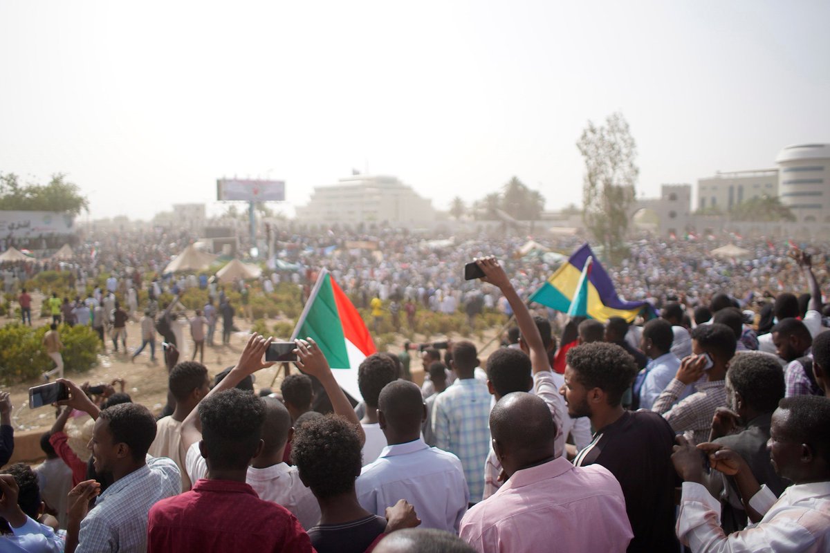 Presidente de Sudán, Omar Hasán al Bashir, dimite tras 30 años en el poder