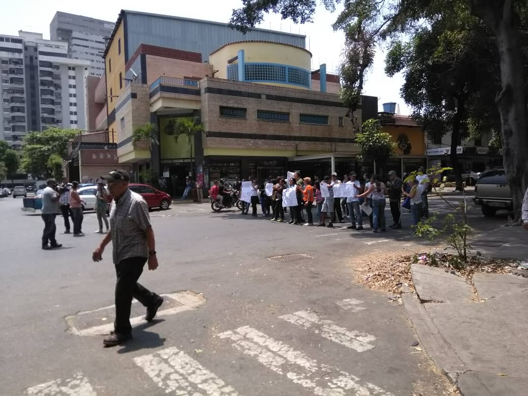 Continúan protestas por agua y luz en San Martín y Los Chaguaramos en Caracas