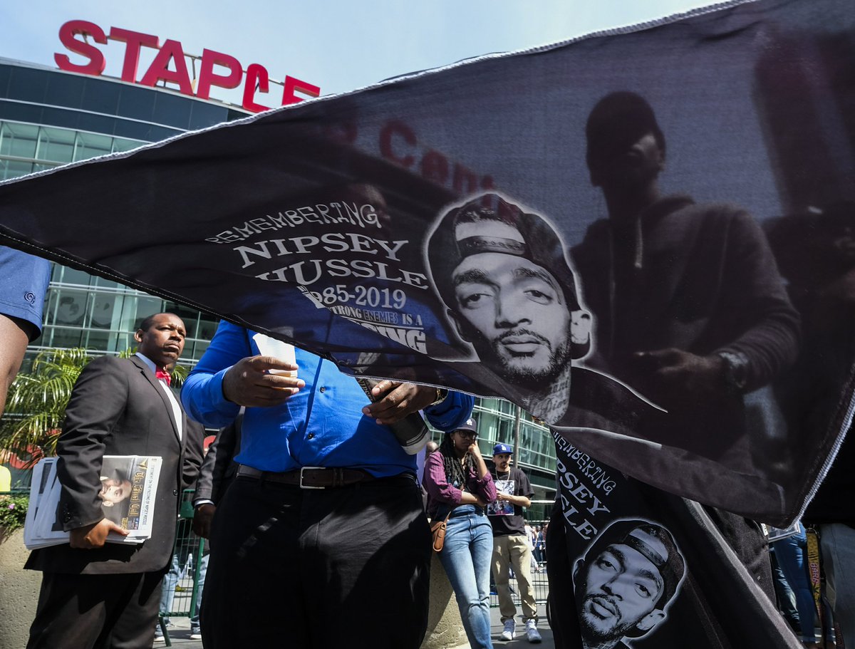 Familiares de Nipsey Hussle se reúne para un funeral privado en Los Ángeles