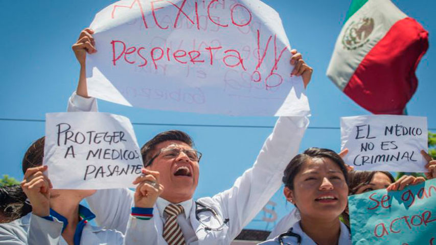 Médicos mexicanos se van a paro
