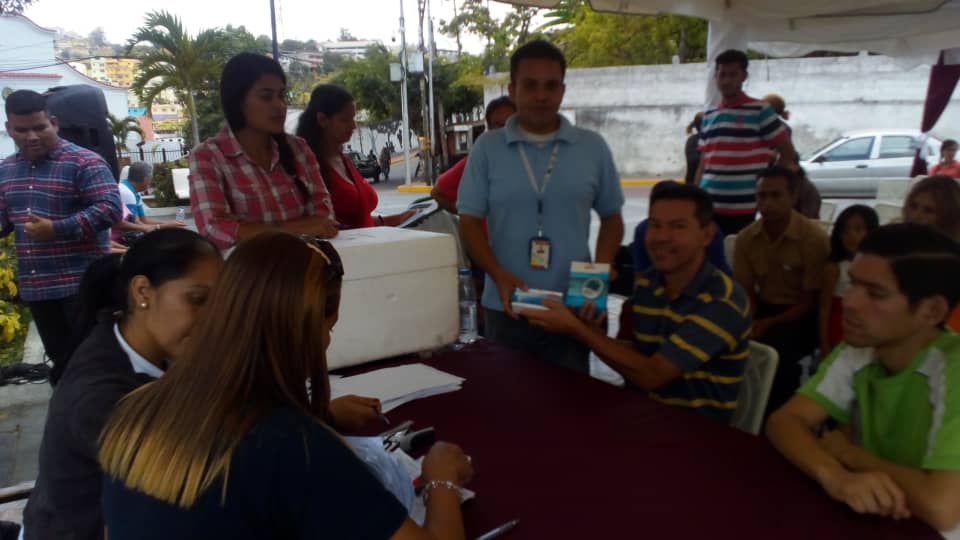 Entregan medicinas y ayudas técnicas en Carrizal