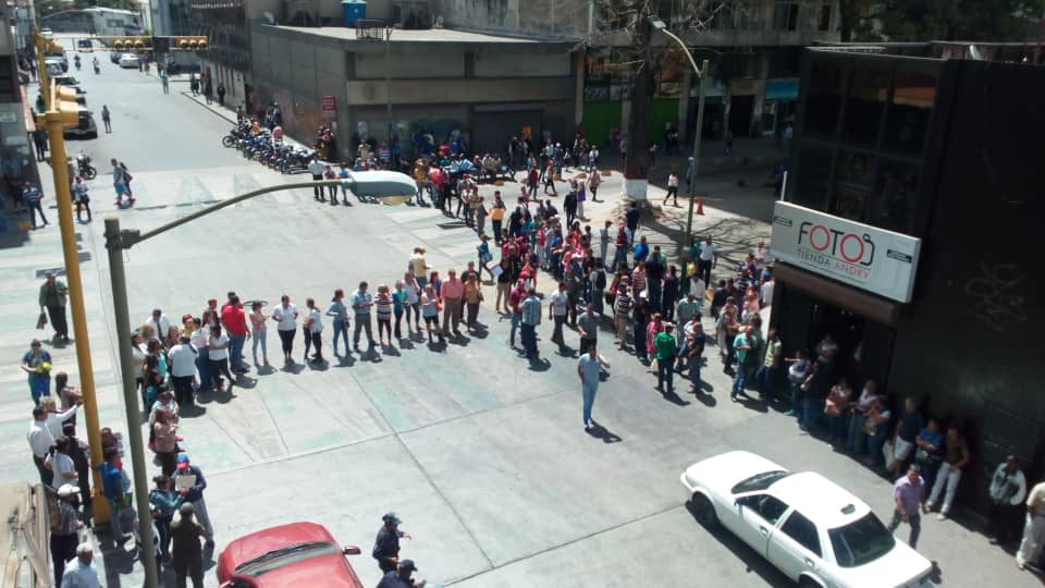 Comerciantes del Hito protestan por apagones