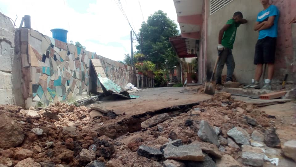 Daño en tubería preocupa a vecinos de Los Maizo