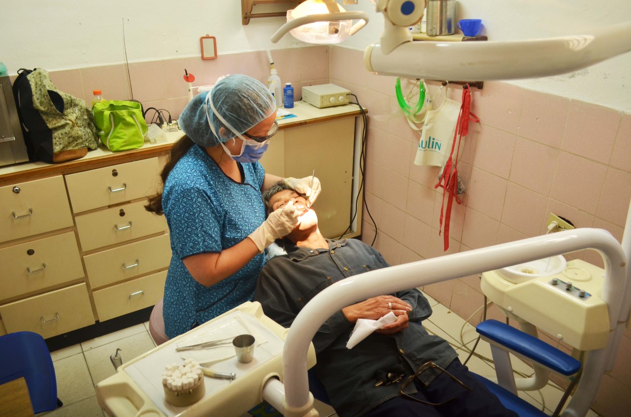 Activan jornadas de odontología para adultos mayores