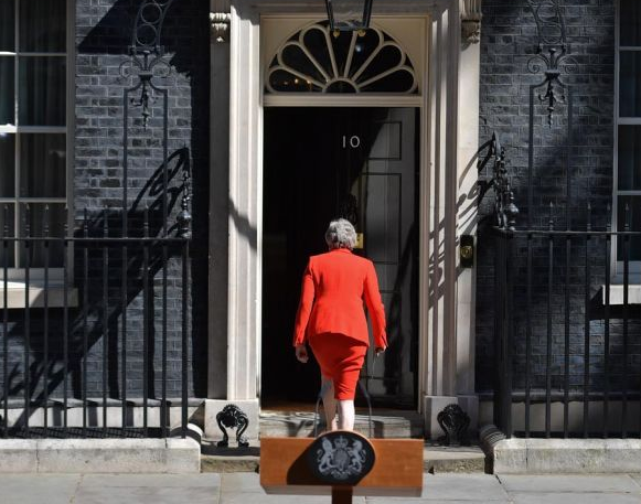 Renuncia la primera ministra británica Theresa May tras el fracaso del Brexit⠀