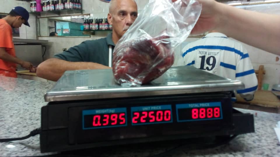 Bajan precios de carne y pollo