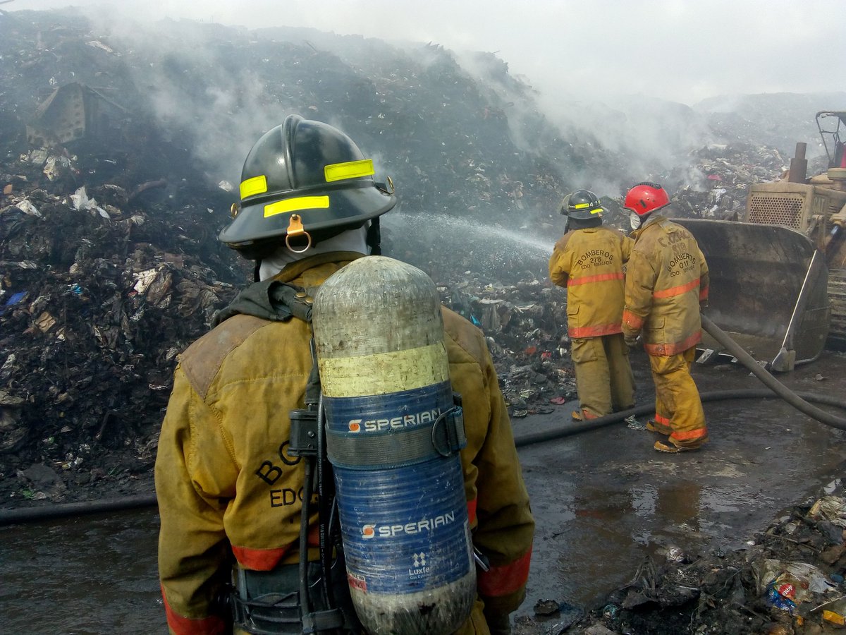 Denuncian un incendio en depósito de basura en Petare