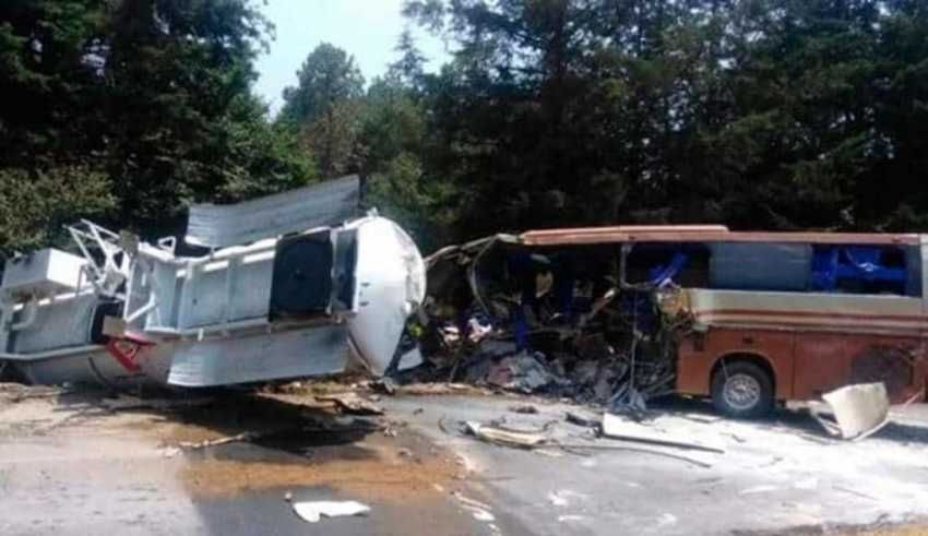 Camión de gasolina impactó autobús de Marco Antonio Solís