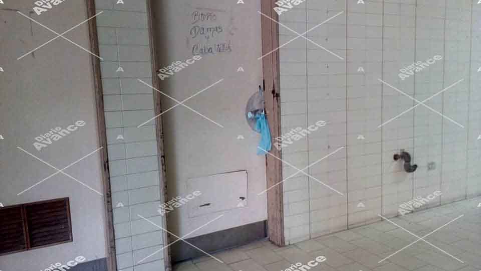 Fuera de servicio baños del Victorino Santaella