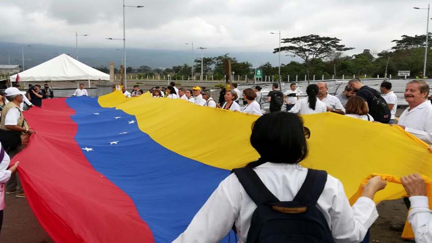 Detenidos 12 médicos  durante protestas