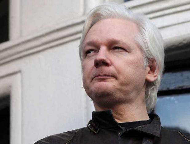 Mal estado de salud de Assange obliga a aplazar extradición