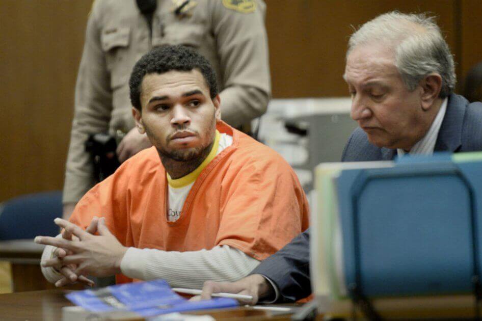 El rapero Chris Brown no se presentó en audiencia por presunta violación