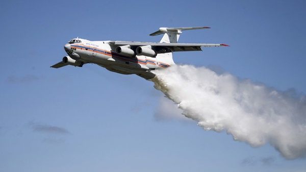 Registran el aterrizaje de un avión que se incendió en Moscú