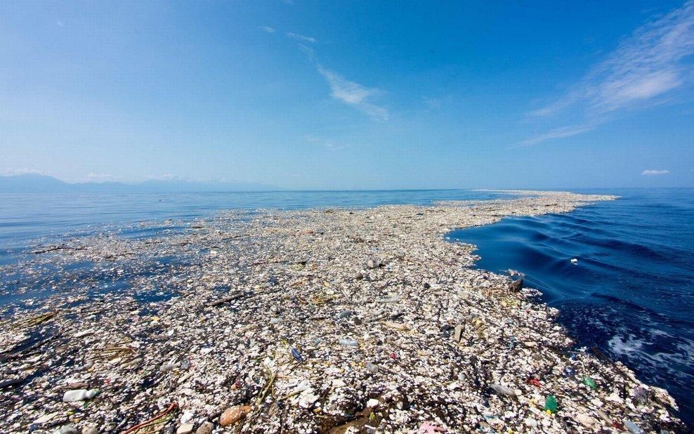 La nota verde: Italia aprueba una ley para acabar con el plástico en el mar