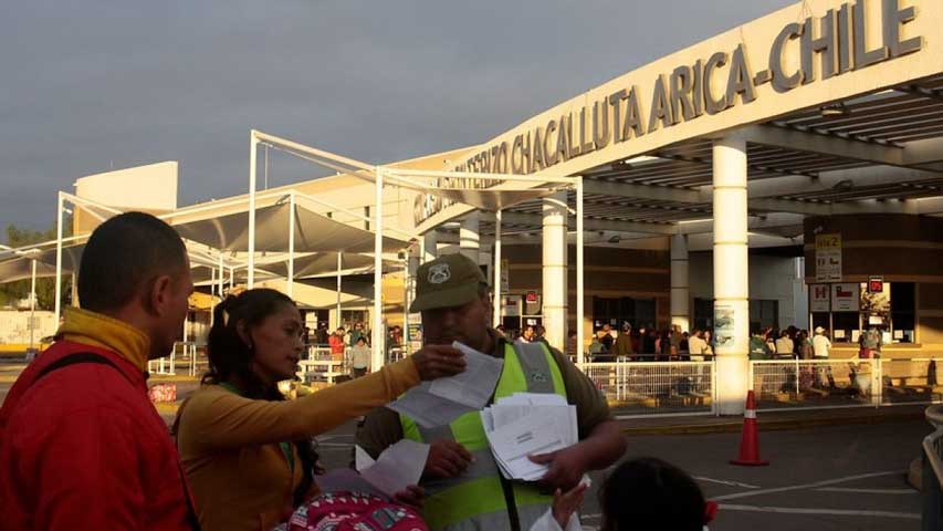Venezolanos varados en frontera chilena por falta de visa