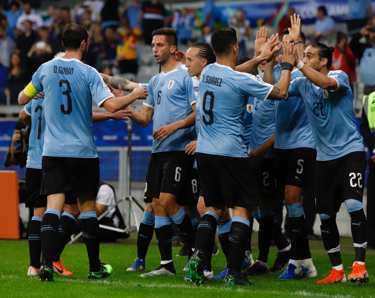Uruguay se exhibe con un 4-0 ante Ecuador con goles de Cavani y Suárez