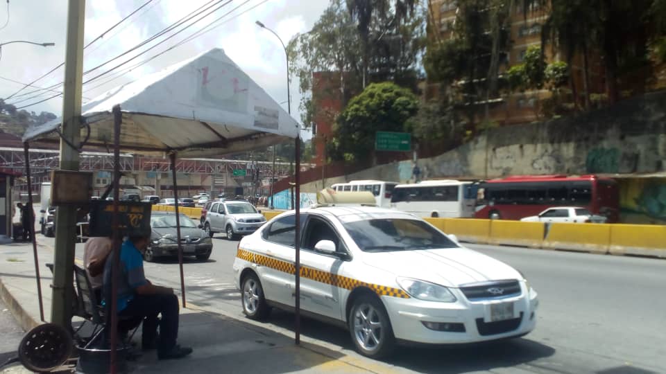 Taxistas se las ingenian para cobrar sus carreras