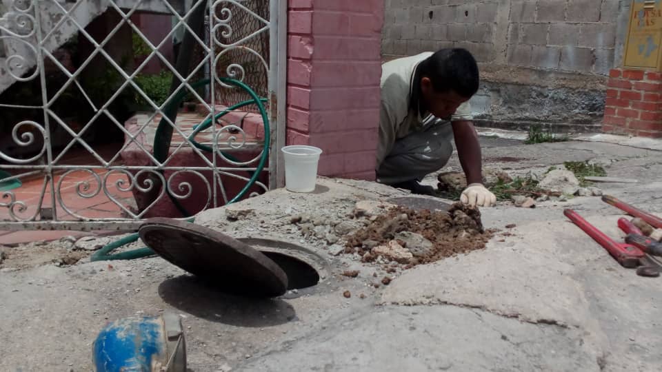 Seis familias con autogestión repararon tubería de agua en Barbecho Viejo