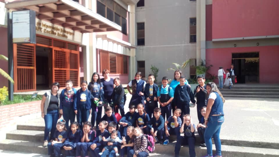 Estudiantes de la UEP República de Venezuela visitaron la biblioteca