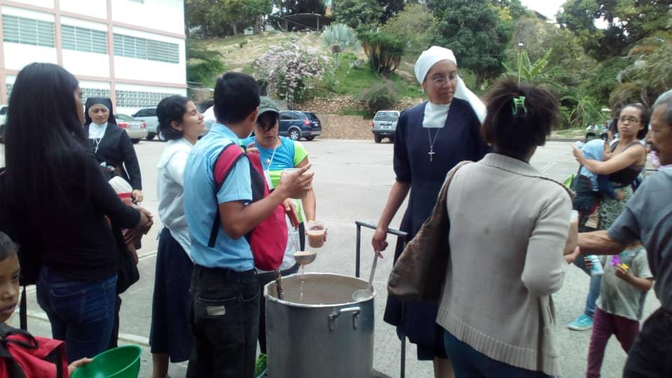 Con la olla solidaria las Hermanas Agustina Recoletas alimentan a 1.050 personas