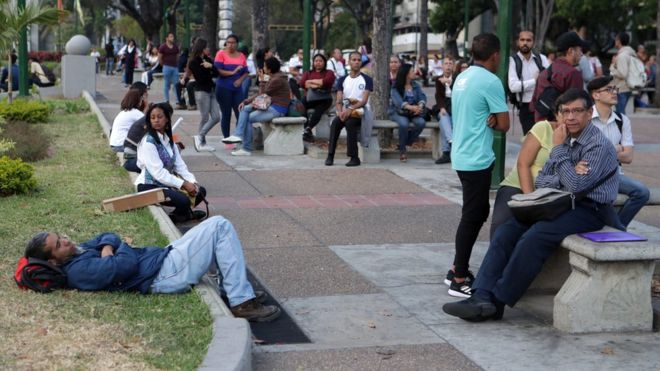 Gobierno suspendió las actividades laborales y educativas en todo el país tras apagón