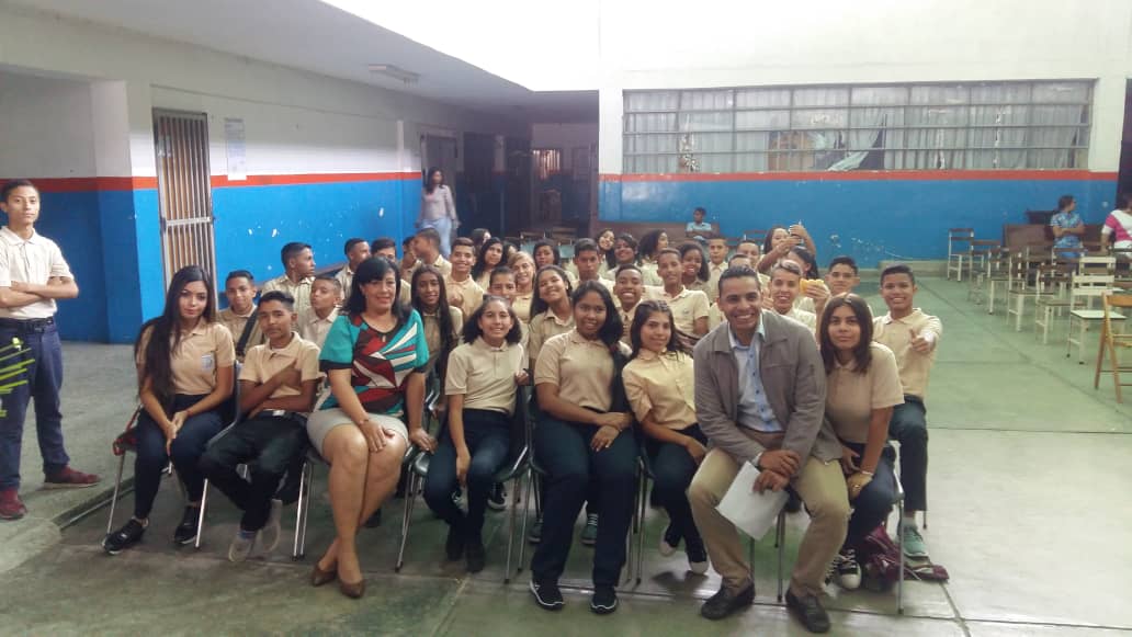 Chamos de la Simón Bolívar celebraron por todo lo alto ceremonia de promoción