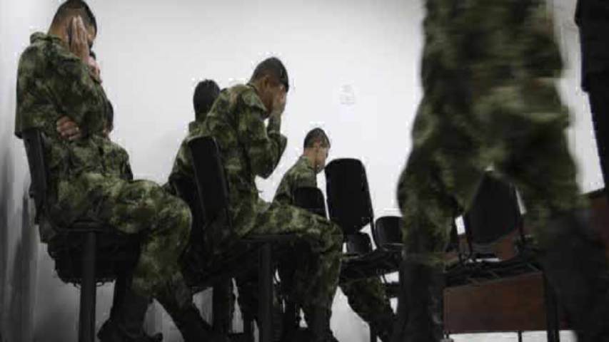 Capturan a 12 militares colombianos en purga por corrupción