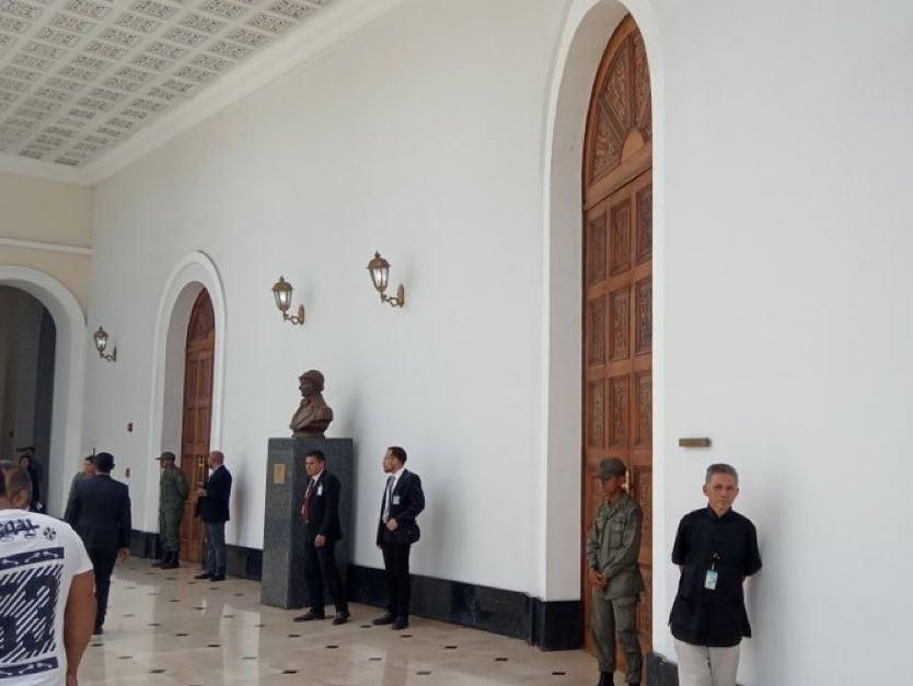 GNB y Guardia Patrimonial impidieron acceso de parlamentarios al Salón Elíptico