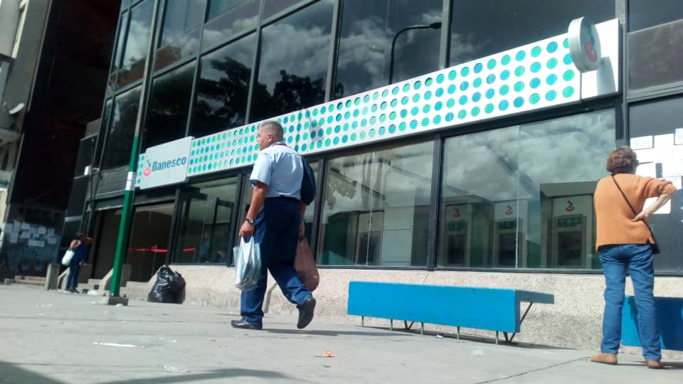 Pensionados de Los Teques se quedaron con los crespos hechos