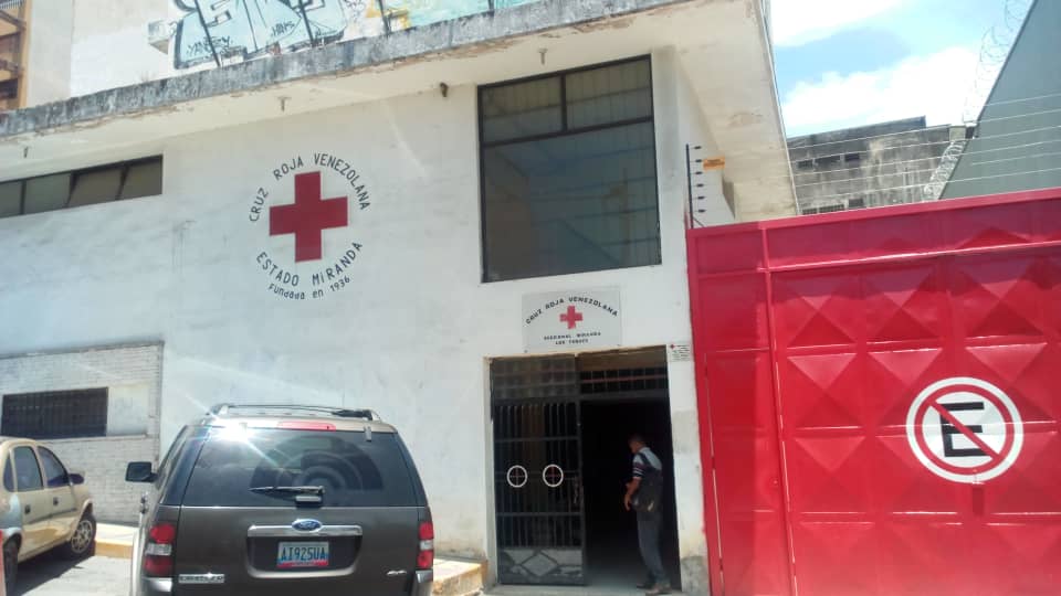 Denuncian que Cruz Roja Miranda distribuye compotas vencidas