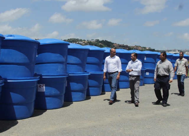 Entregados 500 tanques de agua a comunidades mirandinas