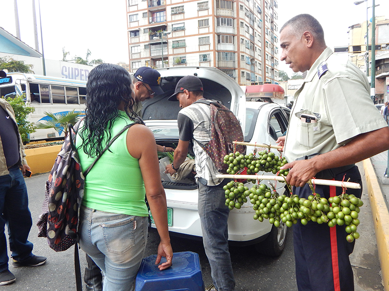 Alcaldía desaloja a 35 informales en Los Teques